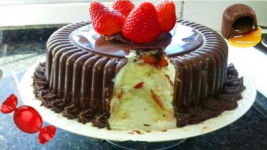 Giant bonbon cake with strawberries