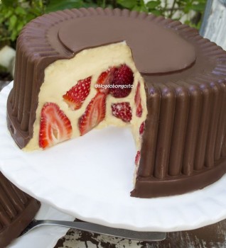 Giant bonbon cake