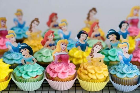 Cupcakes with toppers from different princesses.