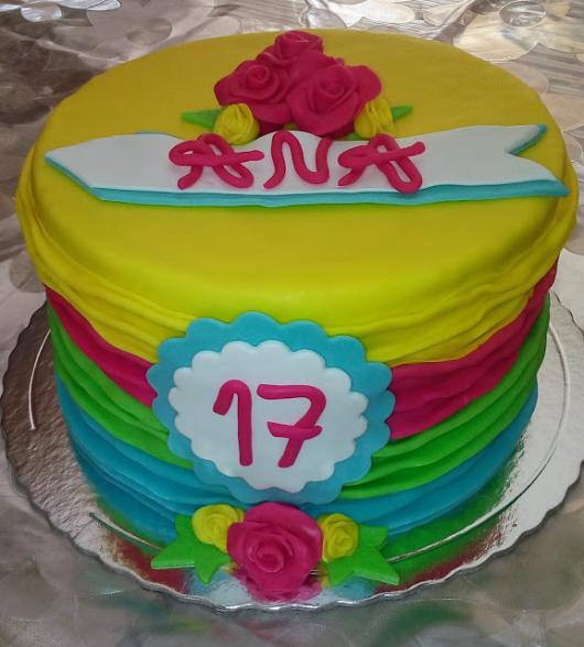 Simple colorful cake with American paste