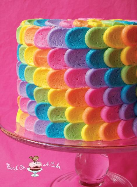 Simple colorful cake with fish scale decoration