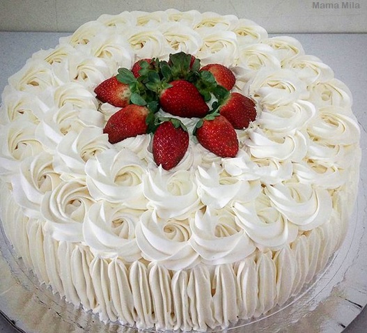 round cake whipped cream