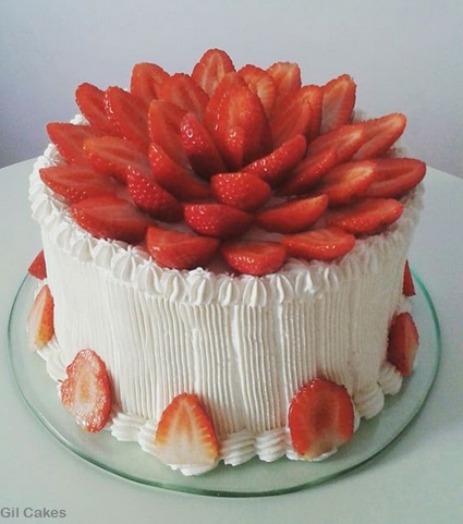 round cake with strawberry