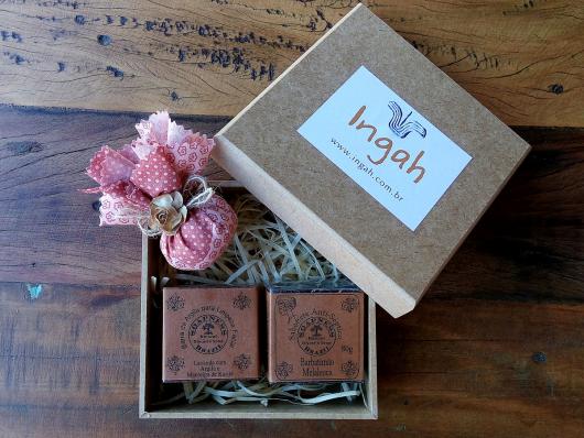 Unisex gift box with soaps