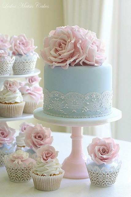 Beautiful blue and pink engagement cake idea