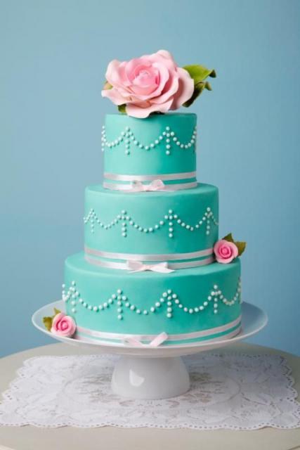 American tiffany paste for the whole cake and roses 
