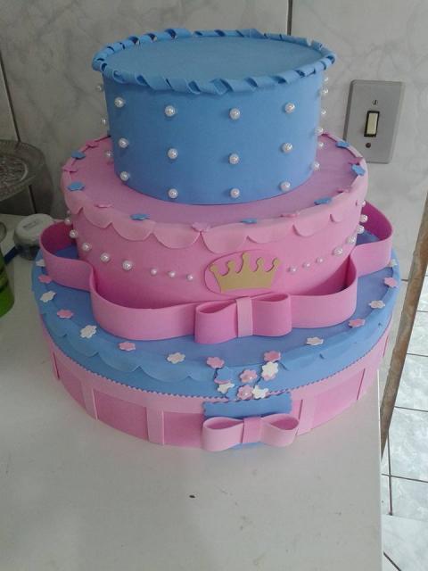 Make a blue and pink Cinderella-inspired EVA cake