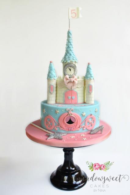 Cake with castle made with American paste