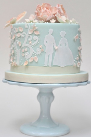 Very delicate cake tip with pastel tones for Cinderella party