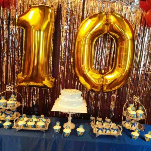 Golden number balloons with Minnions theme
