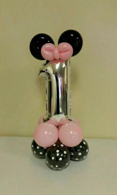 Number silver balloons in sculpture for Minnie Party
