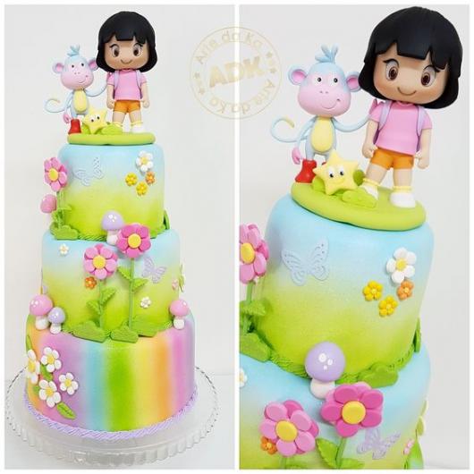 Dora Aventureira's three-story cake.