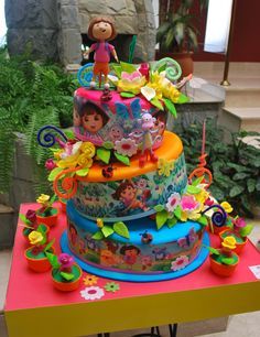 Three layer cake by Dora Aventureira.