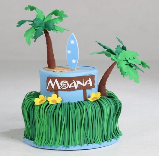 fake Moana cake with paper sheets