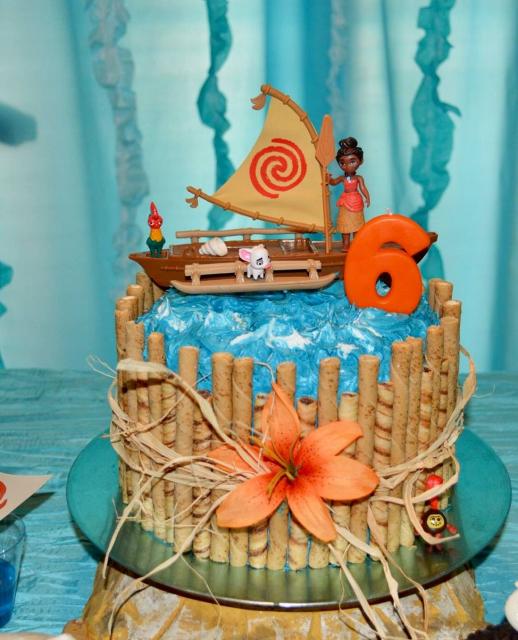 fake Moana cake with boat