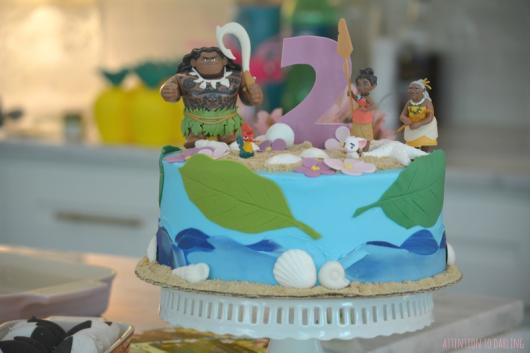 fake Moana cake with friends