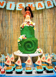 fake Moana cake with grass