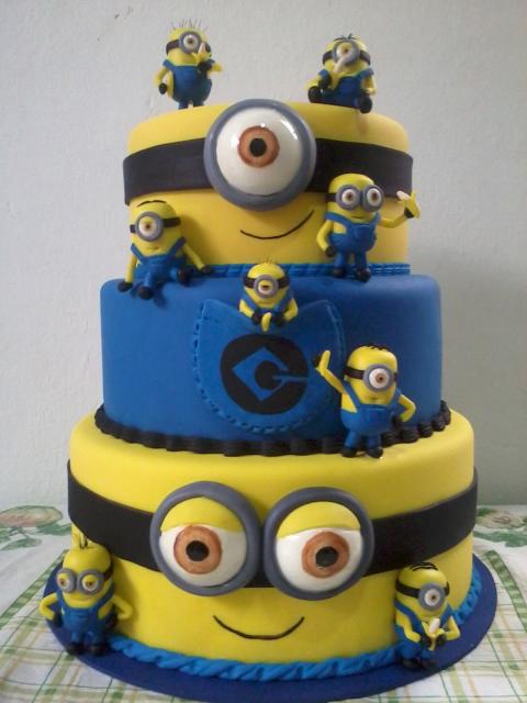 minions biscuit cake