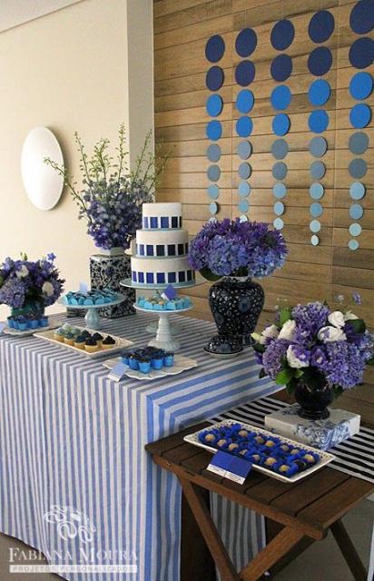 Party with decorative items in different shades of blue.
