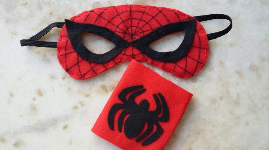 Spider-Man Favors Mascara and Felt Bracelet