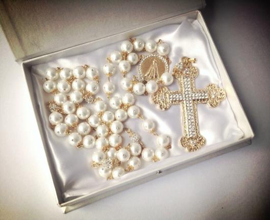 Party favors for godparents at the christening of pearls