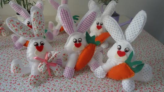   Felt party favors for Easter bunny with carrot