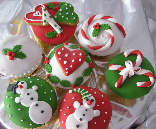 Christmas cupcake with snowman and heart American paste appliqués
