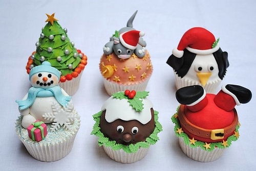 Christmas Cupcake appliquéd powdered milk powder reindeer penguin and snowman