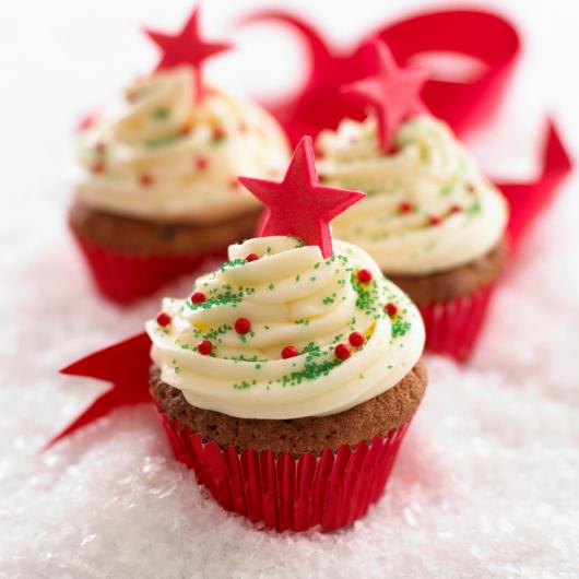 Christmas cupcake with nest milk paste star