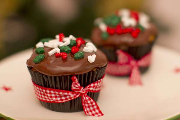 Christmas cupcake decorated with brigadeiro