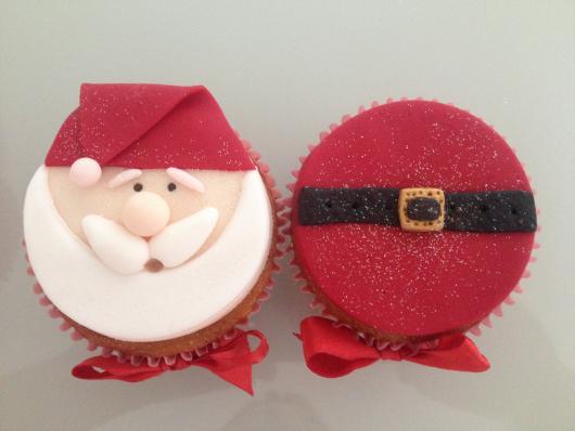 Christmas cupcake with red and white american paste appliqué