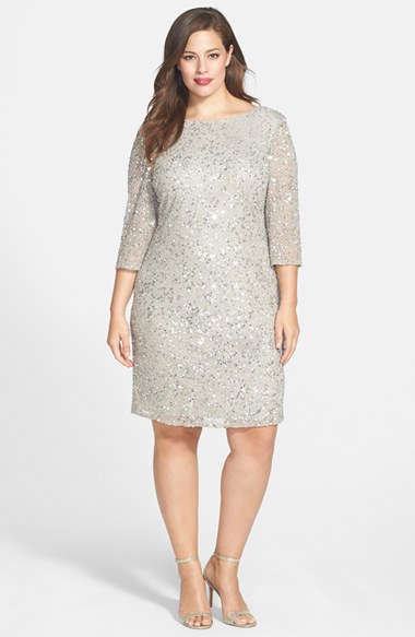 Model wears a gray half-sleeve dress with sparkles combined with nude shoes.