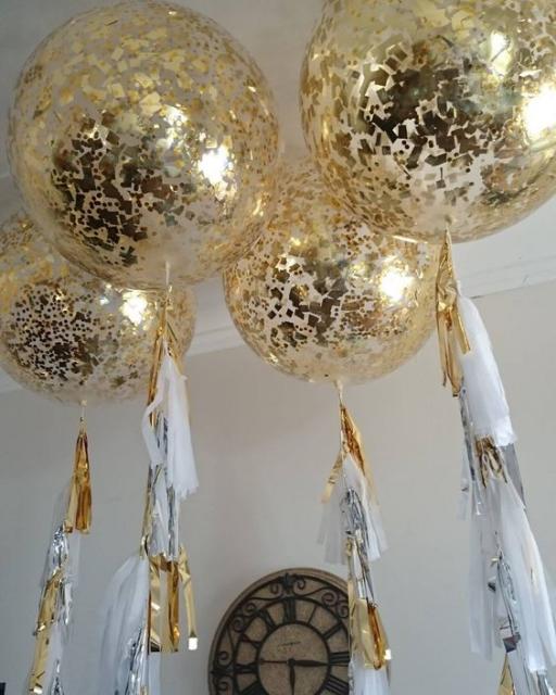 New Year's decoration with golden balloons 