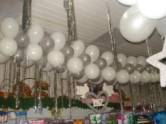 New Year's decoration with silver and white balloon