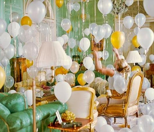 New Year's decoration with golden and white balloon