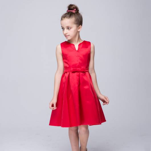 Simple red children's dress 