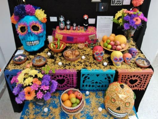 Cake table with various Mexican skulls
