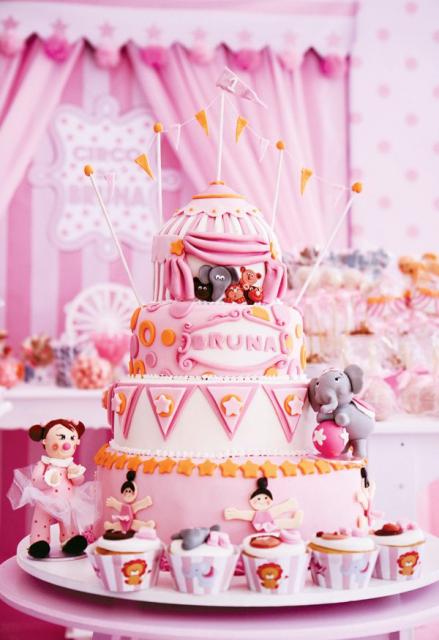 Circus themed set cake for a girl's birthday