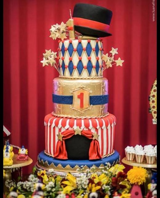 circus themed luxury cake with gold
