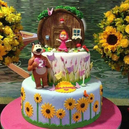 Three-tier cake with the characters, the bear's house and flowers.