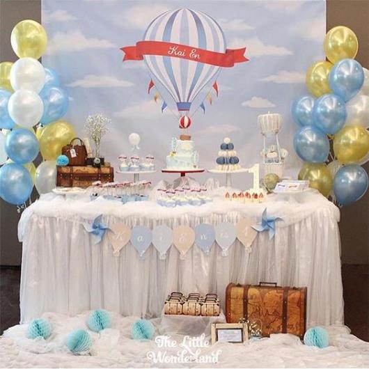 Table decoration with clouds background and white tablecloth.