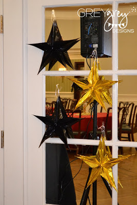 Hollywood party decoration with stars made of golden paper.