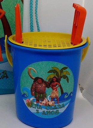 Beach bucket