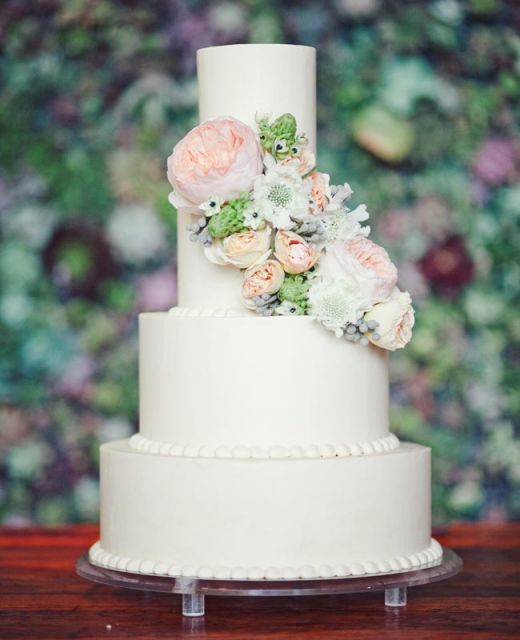 cake with natural flowers 8