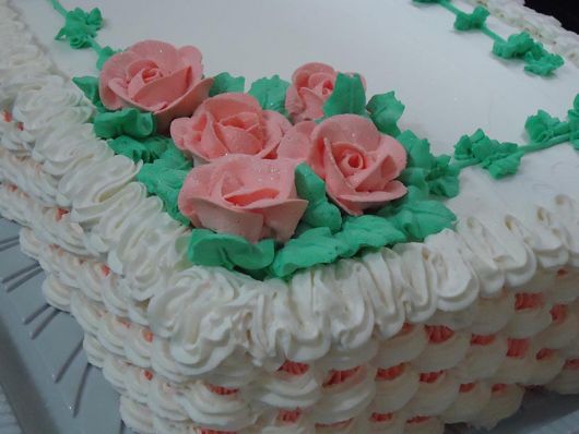 cake with whipped flowers 4