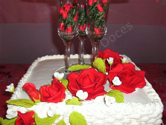 cake with whipped flowers 1