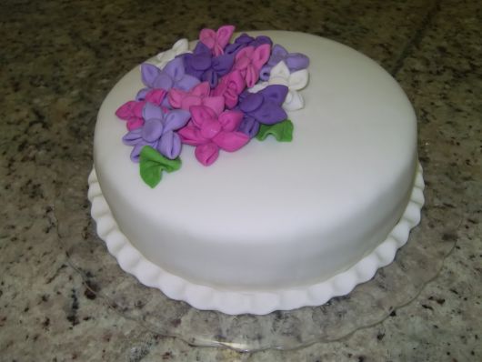 cake with flowers american paste 4