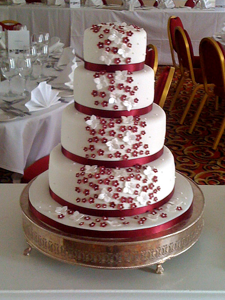 cake with red flowers 6