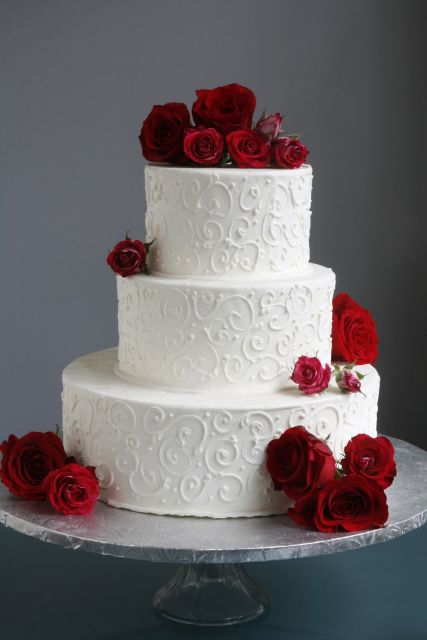 cake with red flowers 5