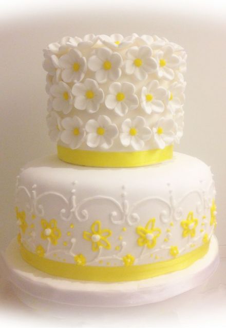 cake with yellow flowers 1